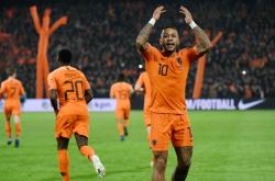 爱游戏在线-里昂前锋独造四球，成为本赛季法甲射手榜第一