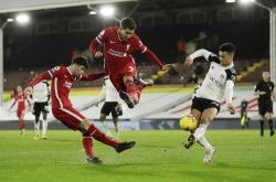 爱游戏-狼队客场大胜，英超排名上升