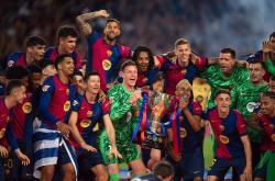 爱游戏tv-足球联赛战火重燃，球员全力以赴