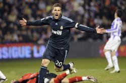 爱游戏-武切维奇内线统治力全开，篮网攻防一体强势踏过太阳晋级