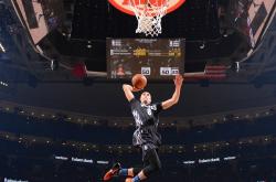 爱游戏在线-跨越时空的假想对决，NBA总决赛焦点战，篮网如何全面压制北京队？