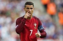 爱游戏在线-莫德里奇一锤定音，曼联强势冲垮贝蒂斯展现欧战统治力