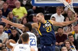 爱游戏APP-爵士主场连胜，气势如虹助力球队抗衡强队的简单介绍