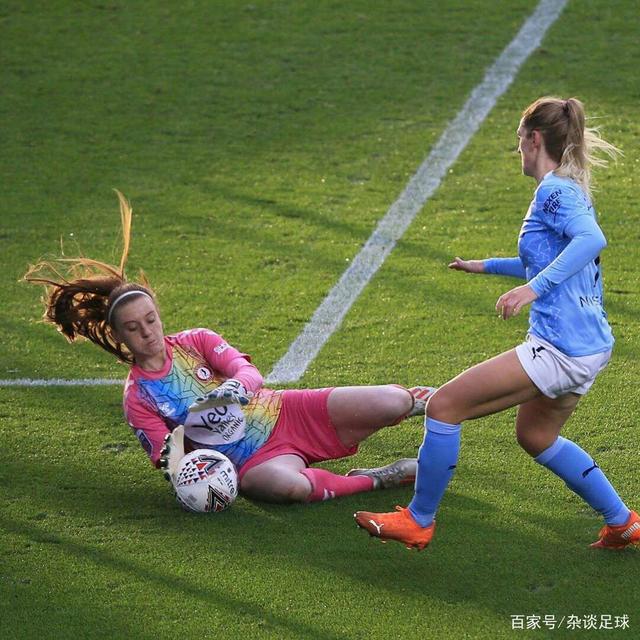 意大利女足在激烈比拼中获胜