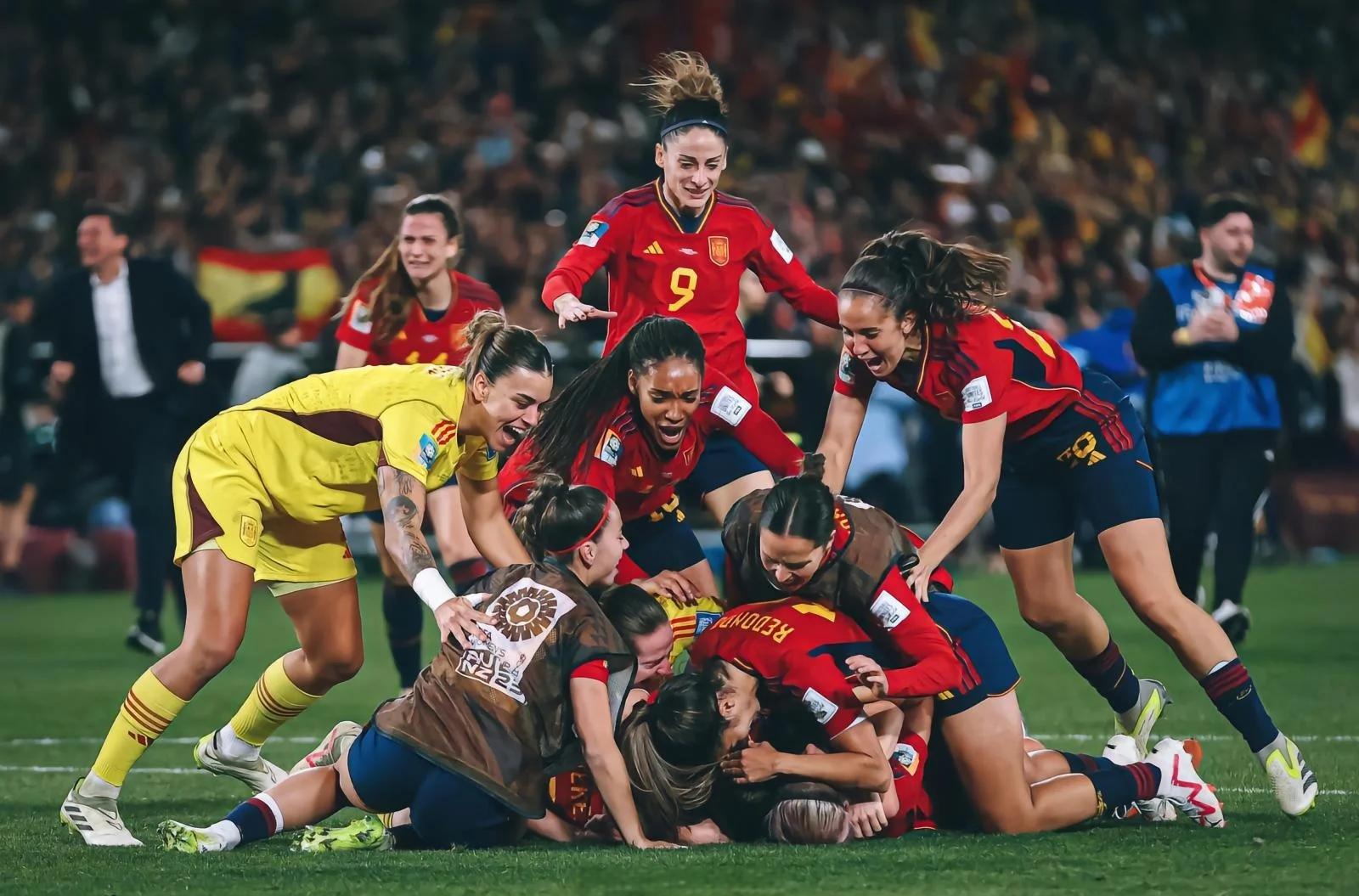 意大利女足在激烈比拼中获胜