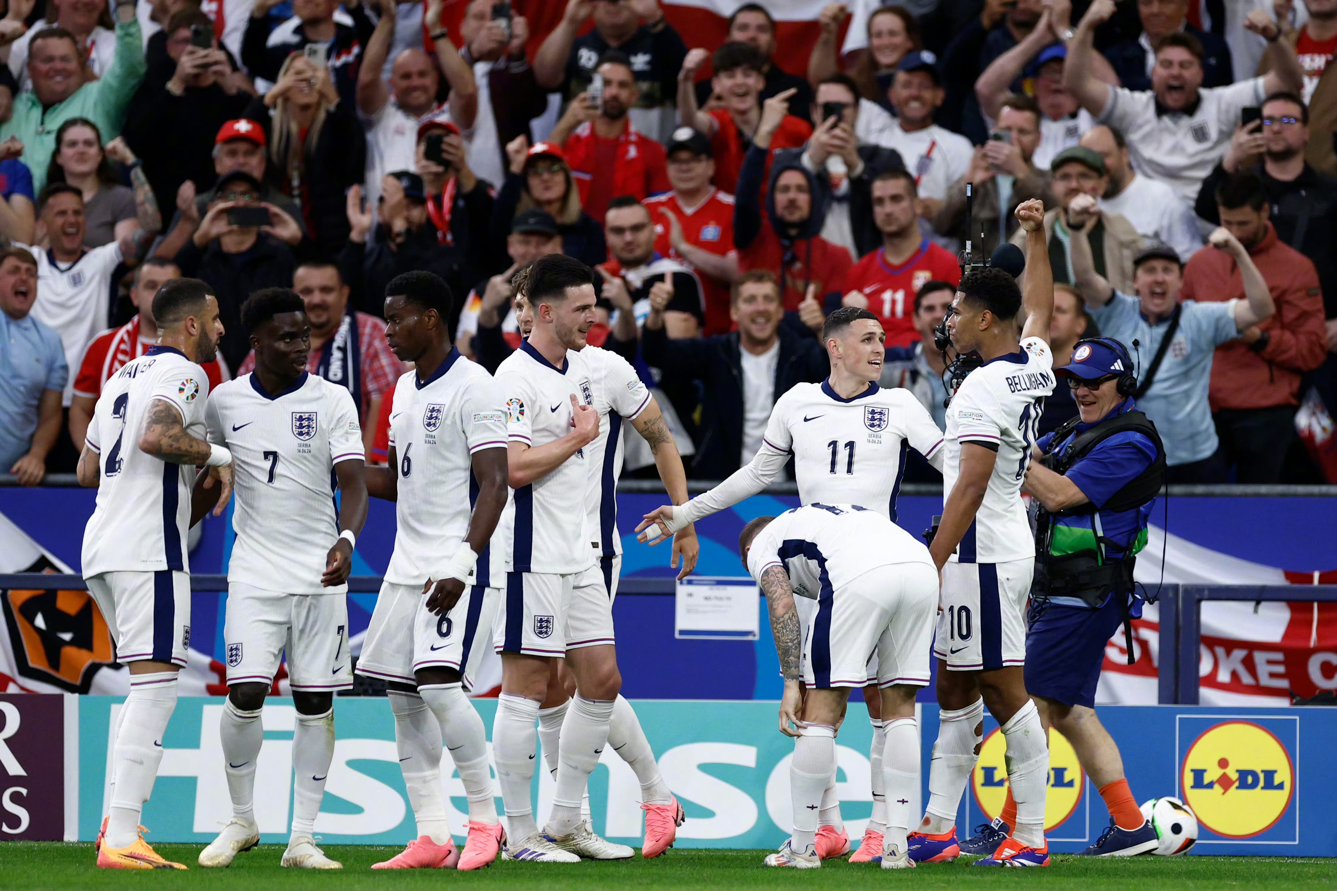 英格兰国家队在欧预赛中迎战挑战,展现战斗力 英格兰国家队在欧预赛中迎战挑战,展现战斗力