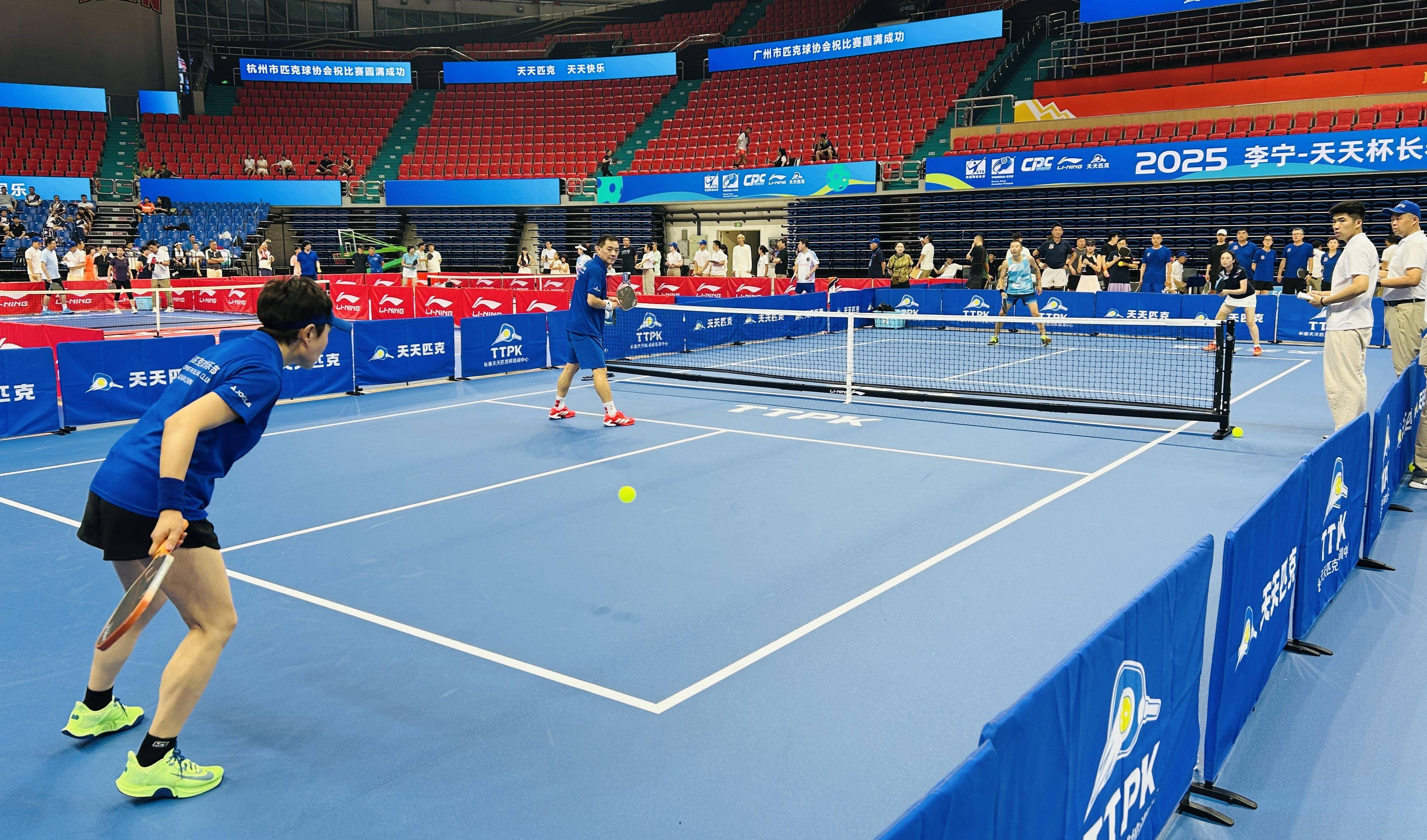 比赛中出现了激烈的角逐和对抗 比赛中出现了激烈的角逐和对抗