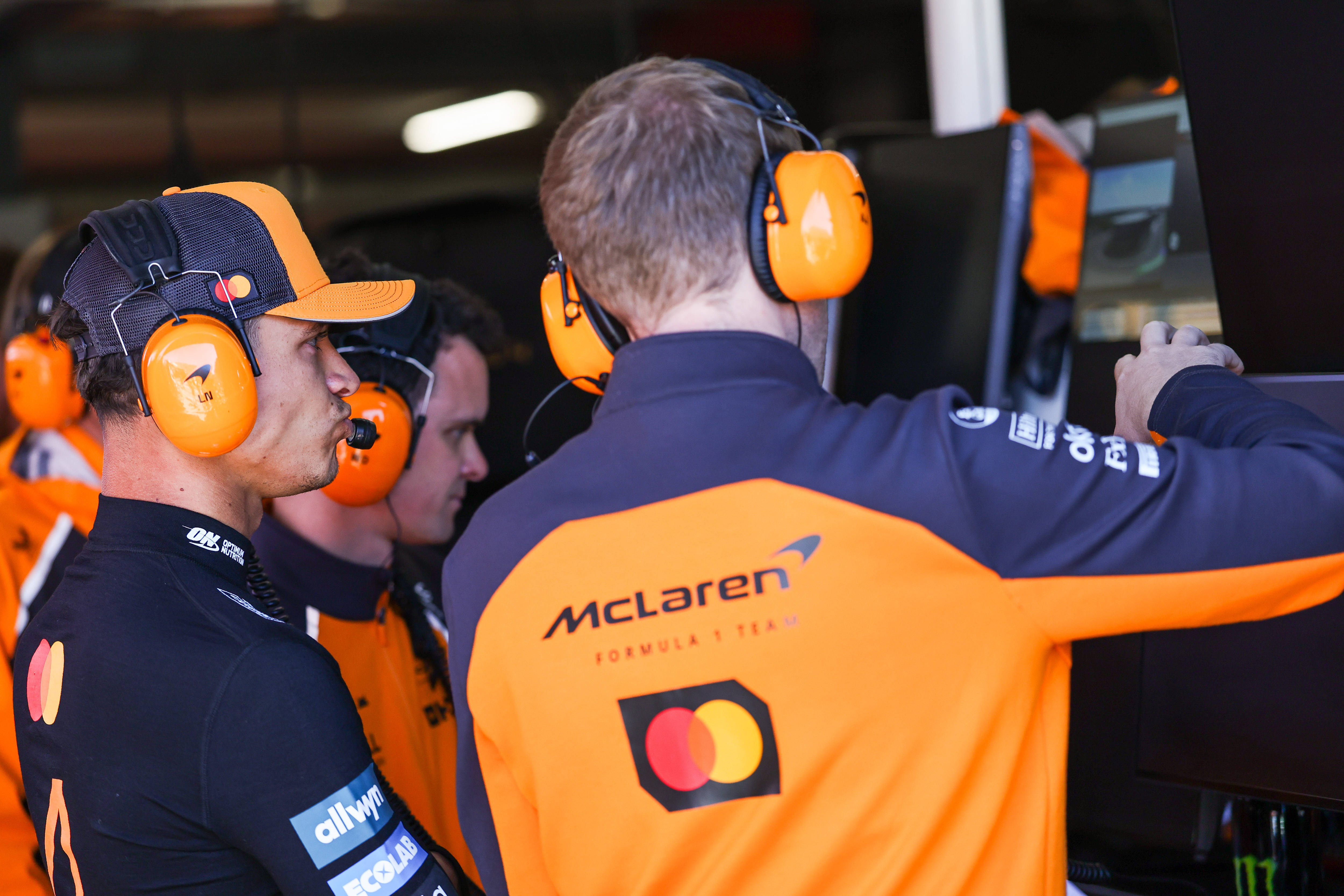 包含红牛车队力克威廉姆斯，皮亚斯特里关键制胜的词条