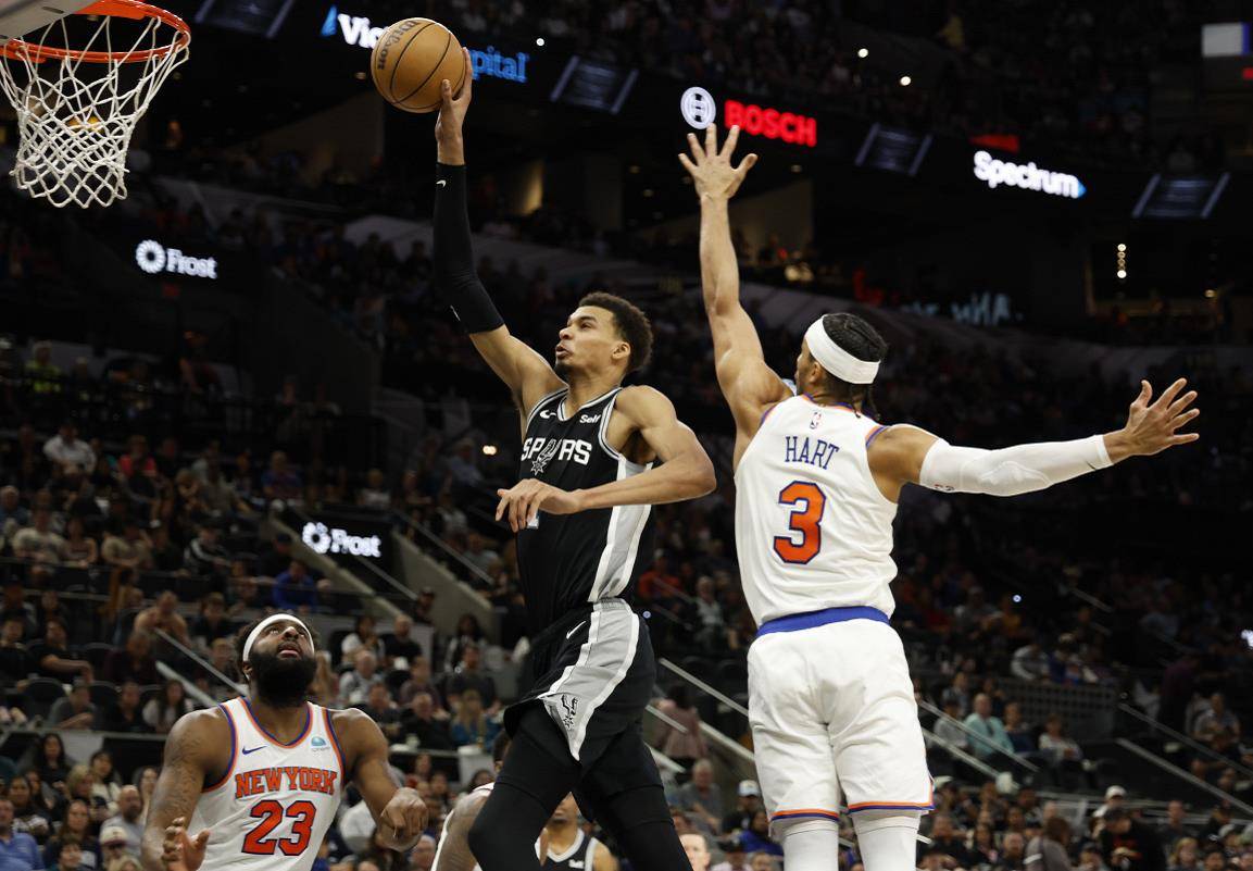 意大利男篮强势尼克斯，福克斯制霸全场