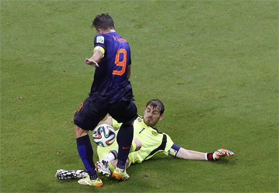 意大利碾压巴西,罗本统治全场 意大利碾压巴西,罗本统治全场