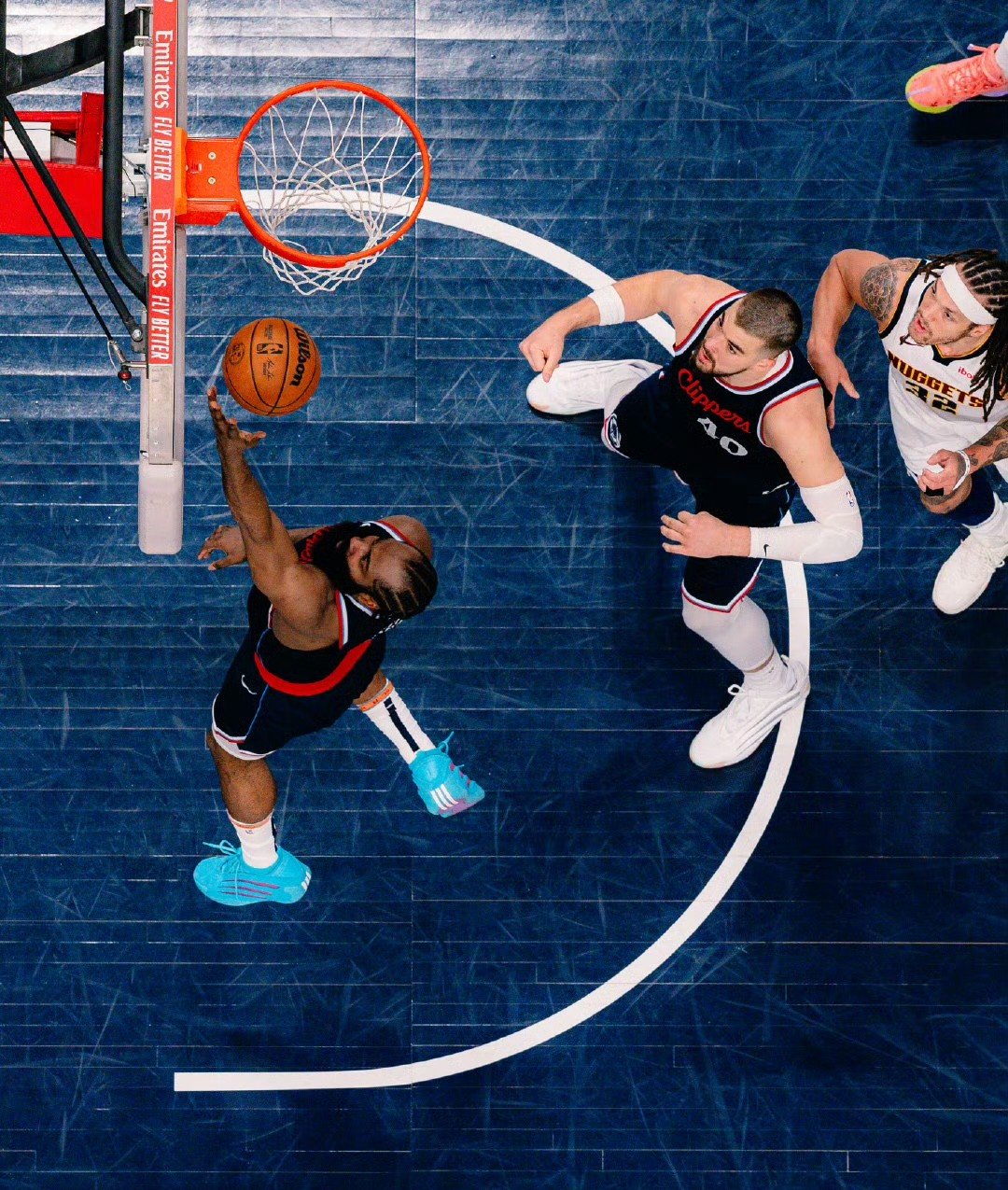 关于爵士碾压法国男篮，哈登三分雨点燃全场的信息