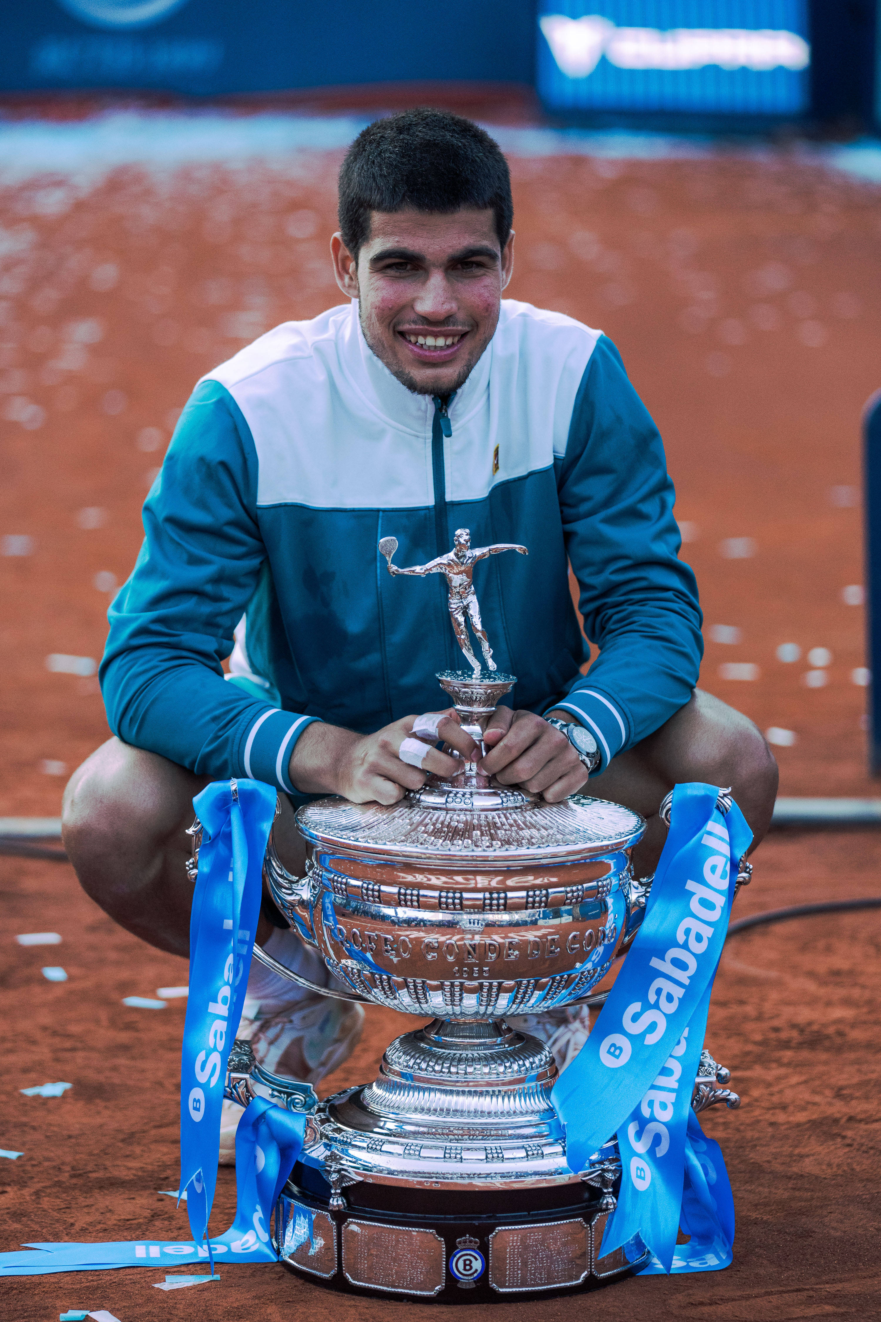 包含西班牙网球队强势法国网球队，阿尔卡拉斯送出助攻的词条