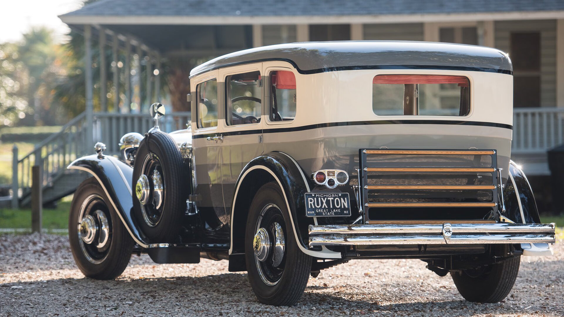 约基奇扛起全队,鹈鹕压哨击败湖人—一场关于领袖与韧性的双重奏