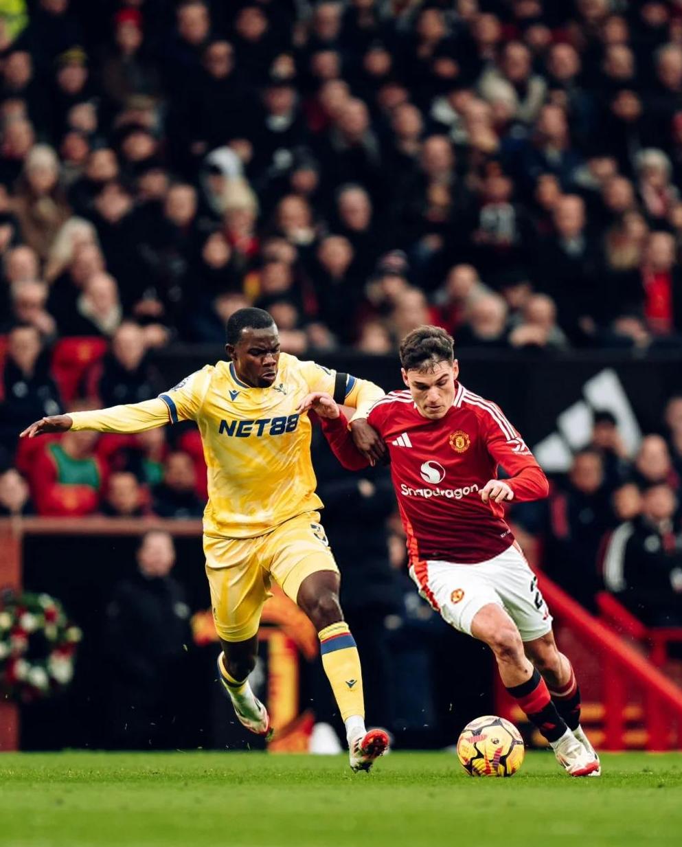 曼联主场连胜终结，球队防守漏洞被揭露的简单介绍