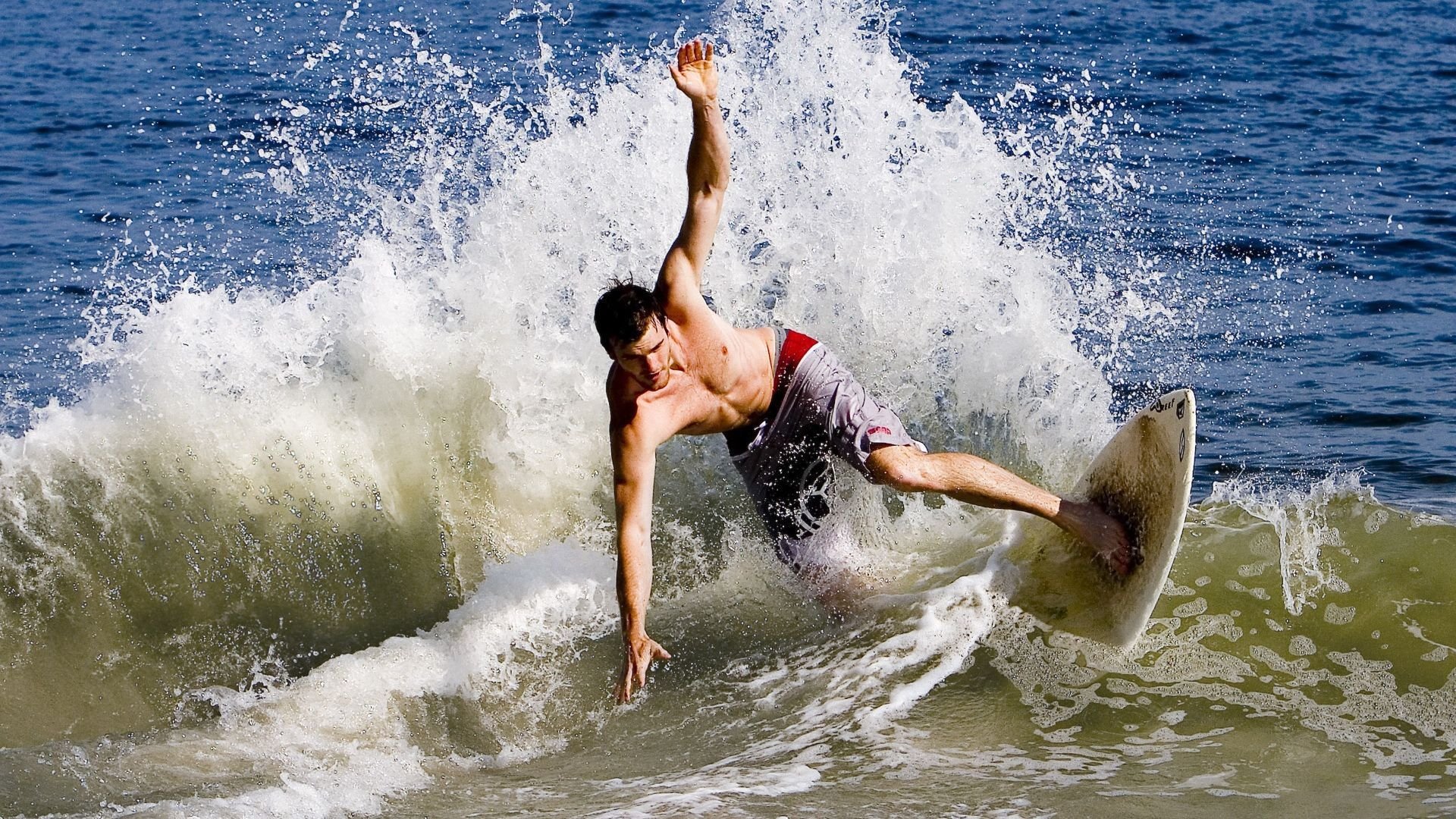 冰岛神话终遭大黄蜂蛰醒，克瓦拉茨赫利亚一锤定音，多特蒙德强行终结北欧黑马