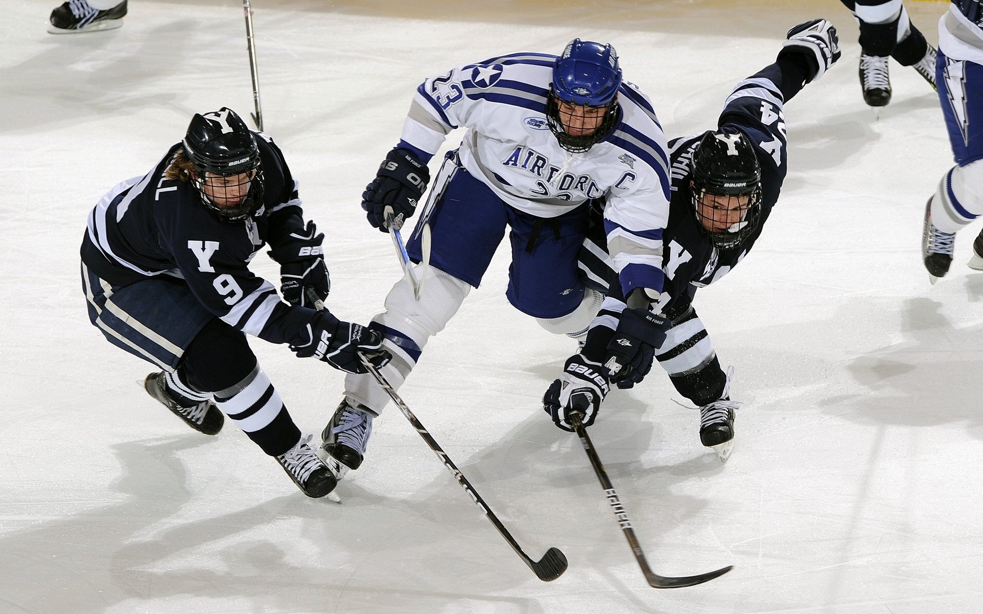 德甲争冠战之夜，黄喜灿硬仗之王
