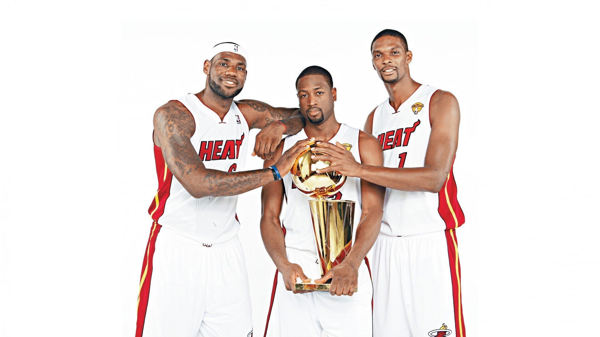 公牛完胜篮网，郭艾伦状态火热，东西方篮球的平行绽放