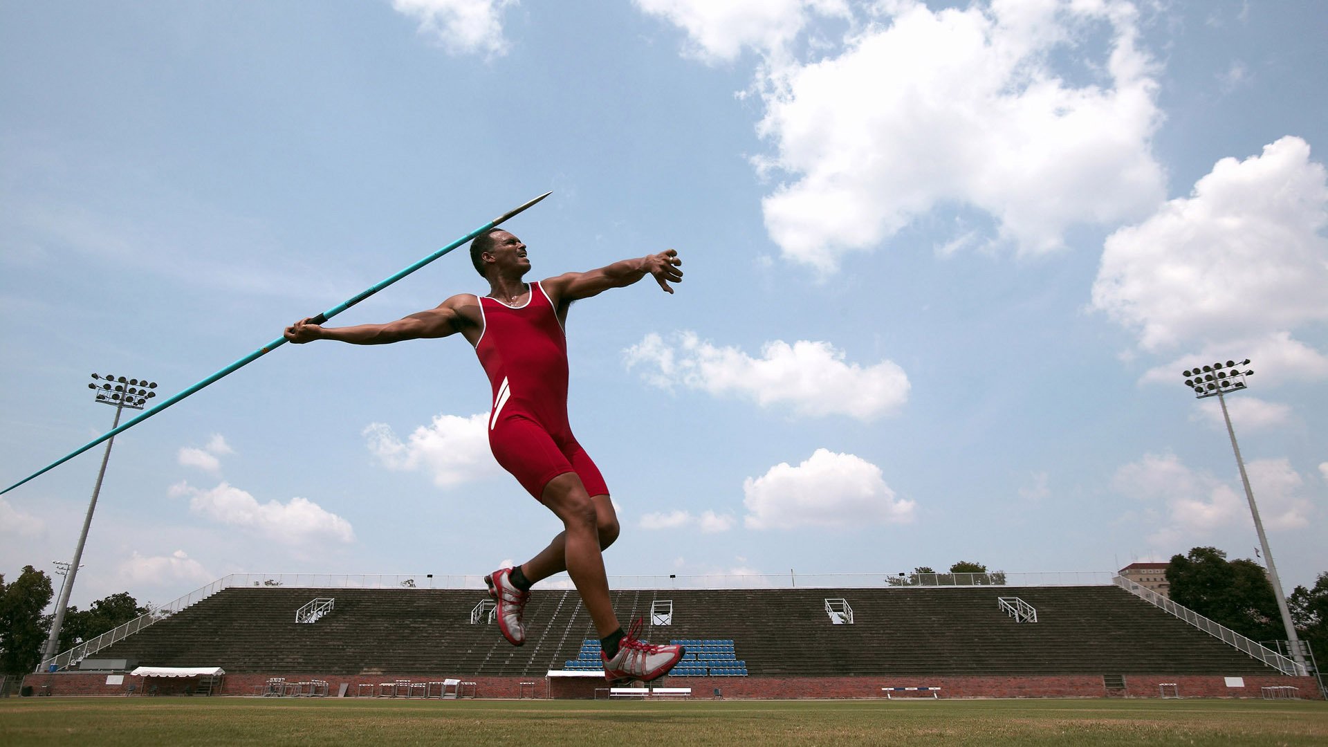 赛道风云,梅赛德斯轻取红牛二队,诺里斯孤勇扛起全队